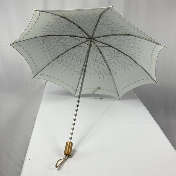 Vintage Sun Umbrella - Picture 1 of 11